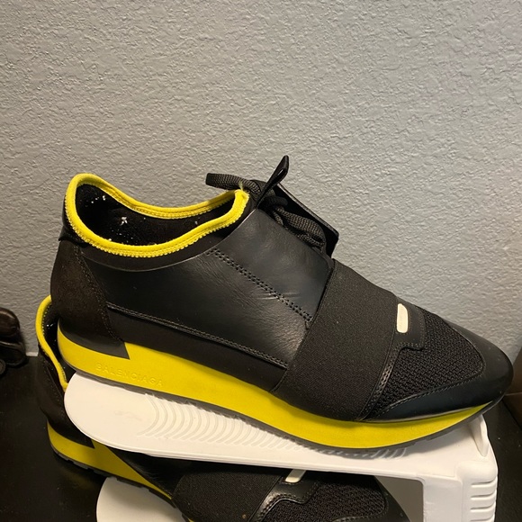 balenciaga race runners black and yellow